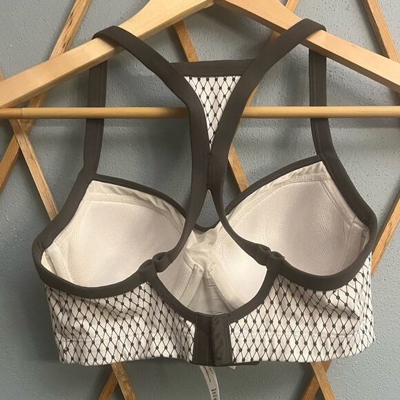 Victoria Sport Sports Bra - Picture 2 of 3